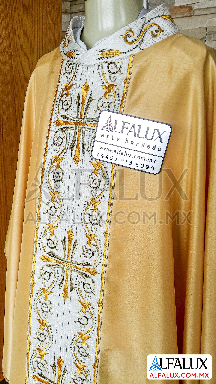 15 CARDENAL Cuello Bordado Dorado Shangtung